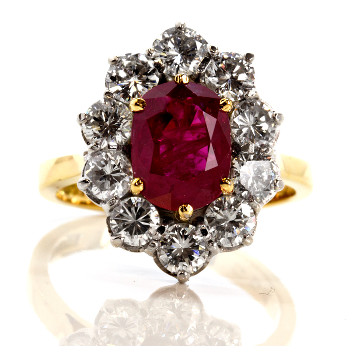 18ct Yellow Gold Ruby and Diamond Cluster Ring - Image 2