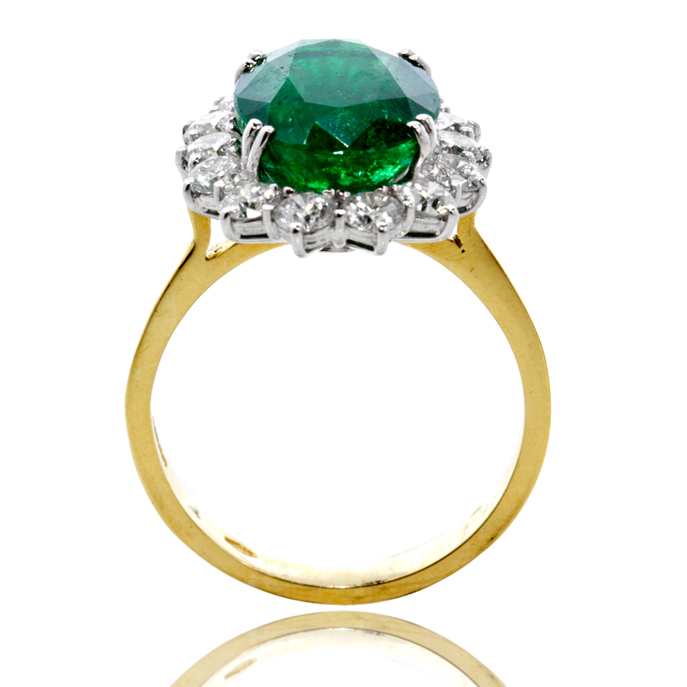 18ct Yellow Gold Emerald and Diamond Cluster Ring - Image 3