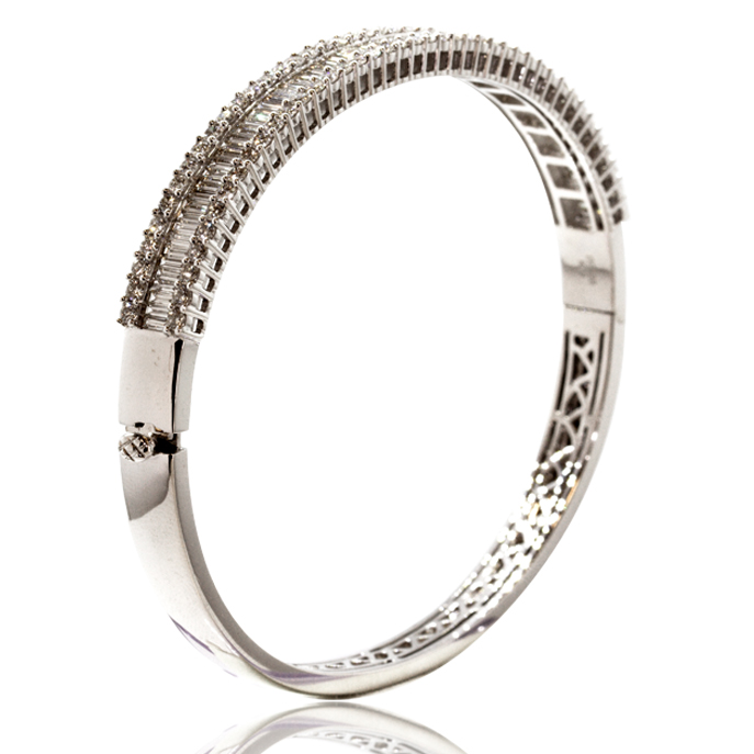18ct White Gold Diamond Bangle - Image 2