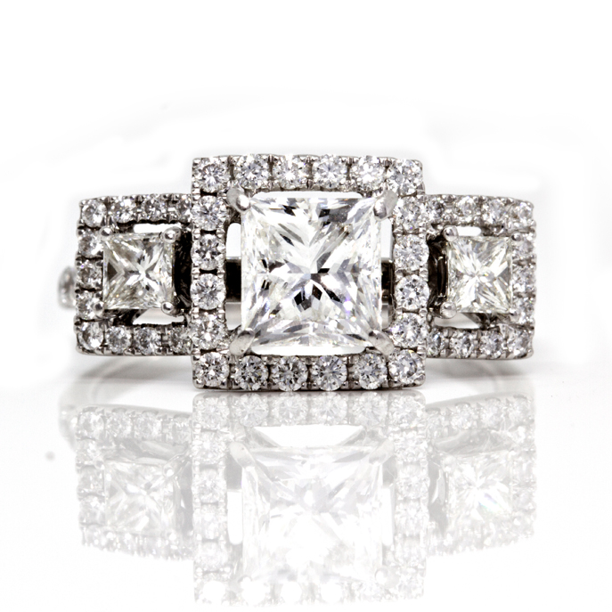 18ct White Gold Diamond Trilogy Ring - Image 2