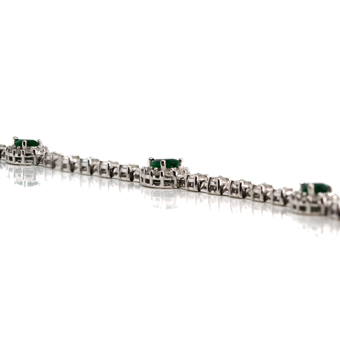 18ct White Gold Emerald and Diamond Bracelet - Image 2