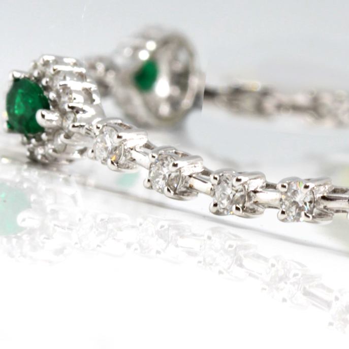18ct White Gold Emerald and Diamond Bracelet - Image 3