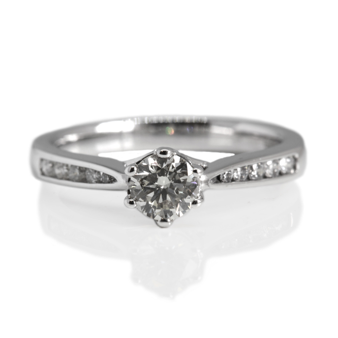 18ct White Gold 0.65ct Diamond Solitaire Ring - Image 2