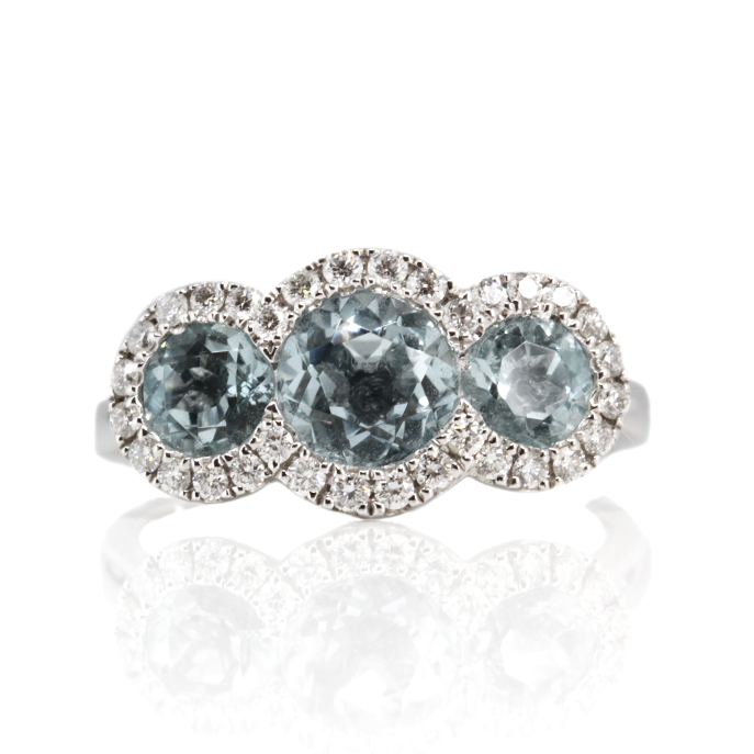 18ct White Gold Aquamarine and Diamond Ring - Image 2