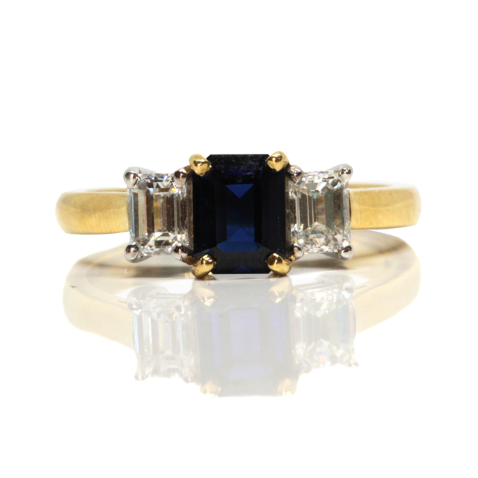 18ct Yellow Gold Sapphire and Diamond Ring - Image 2