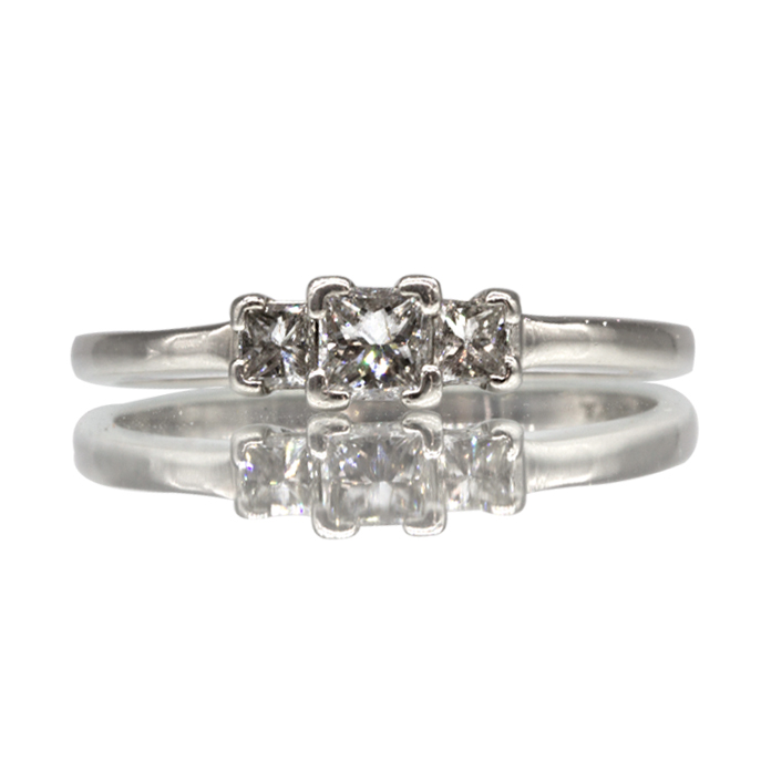 Platinum 0.50ct Diamond Trilogy Ring - Image 2