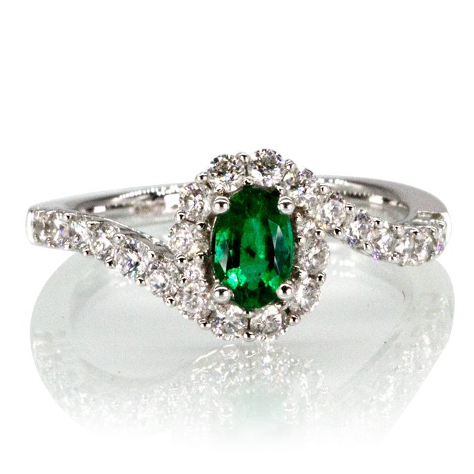 18ct White Gold Emerald and Diamond Ring - Image 2