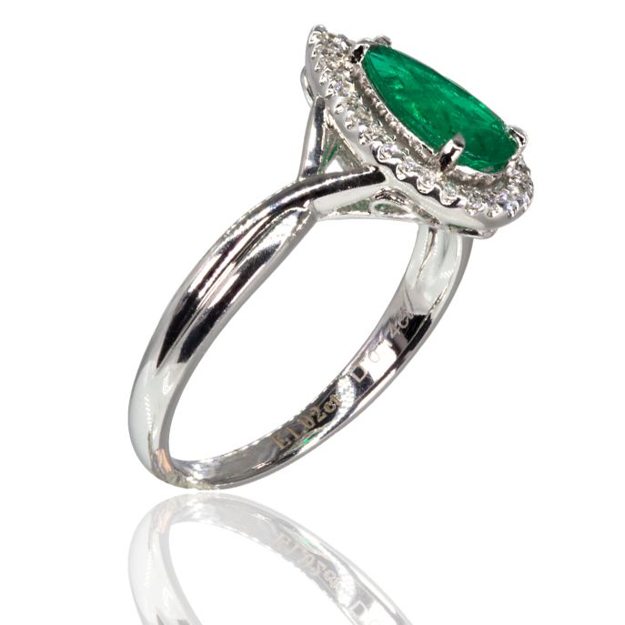 18ct White Gold Emerald Ring