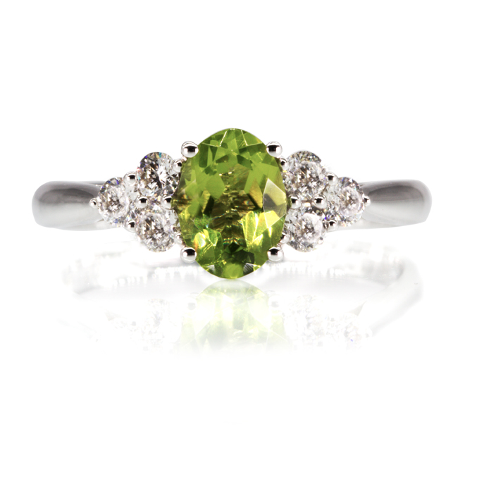 9ct White Gold Peridot Ring - Image 2