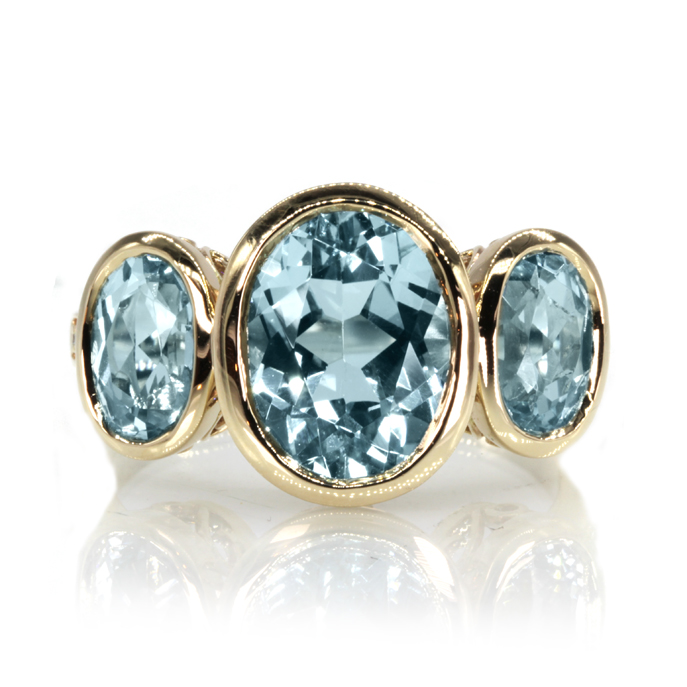 18ct Yellow Gold Blue Topaz Ring - Image 2