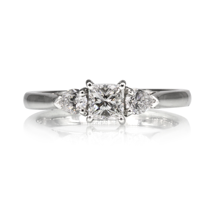 18ct White Gold 0.37ct Diamond Ring - Image 2