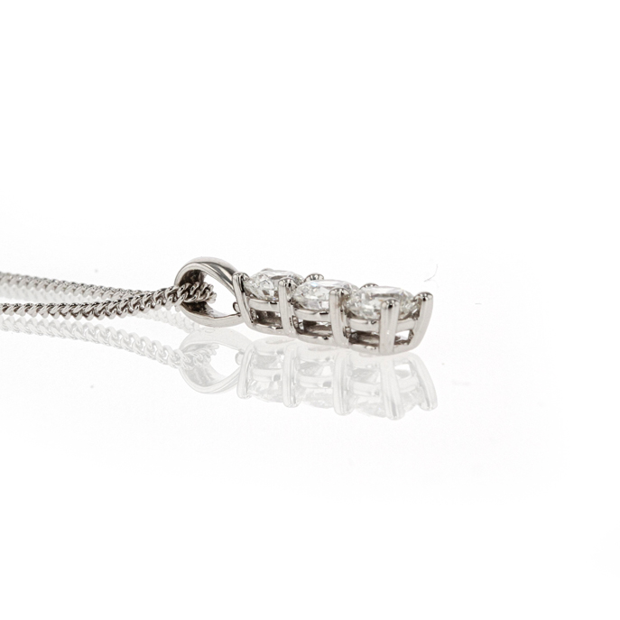 18ct White Gold Pendant - Image 2