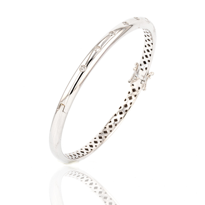 18ct White Gold Diamond Bangle - Image 3