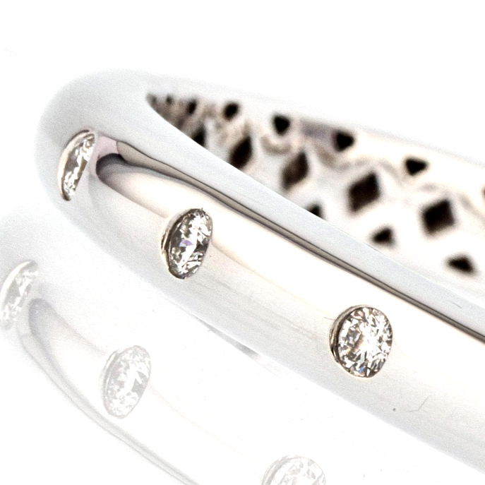 18ct White Gold Diamond Bangle - Image 2