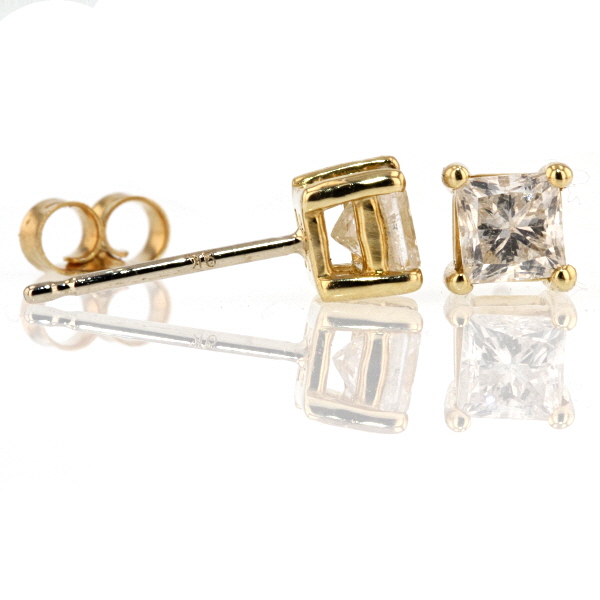 9ct Yellow Gold Diamond Stud Earrings. - Image 2