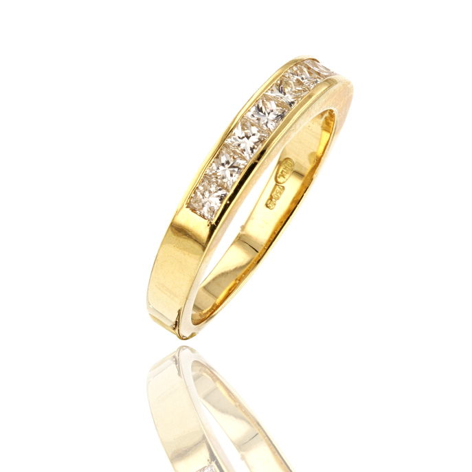 18ct Yellow Gold Diamond Ring