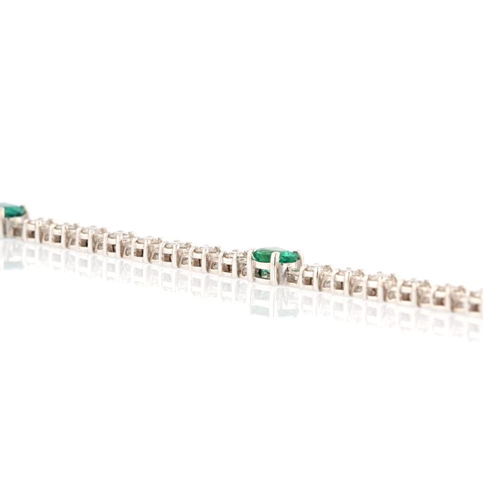 18ct White Gold Emerald Bracelet - Image 3