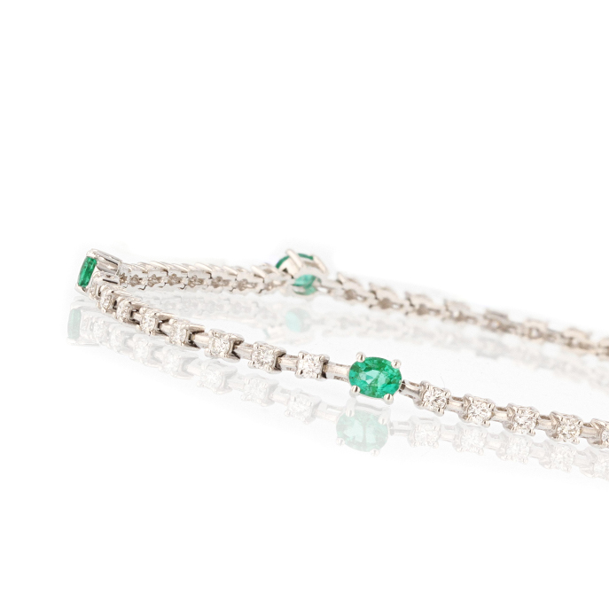 18ct White Gold Emerald Bracelet - Image 2