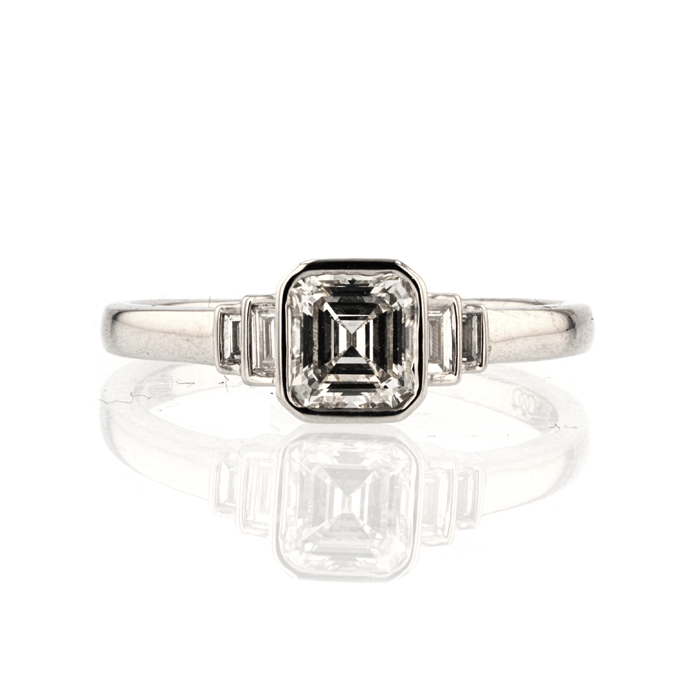 18ct White Gold Diamond Ring - Image 2