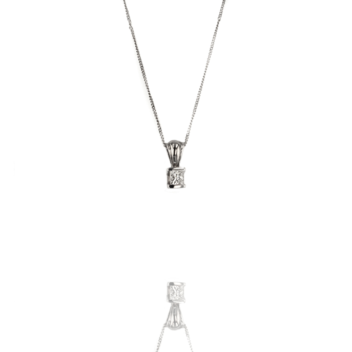 18ct White Gold Diamond Pendant