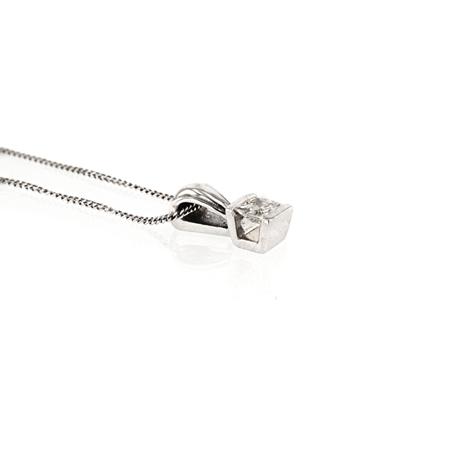 18ct White Gold Diamond Pendant - Image 2