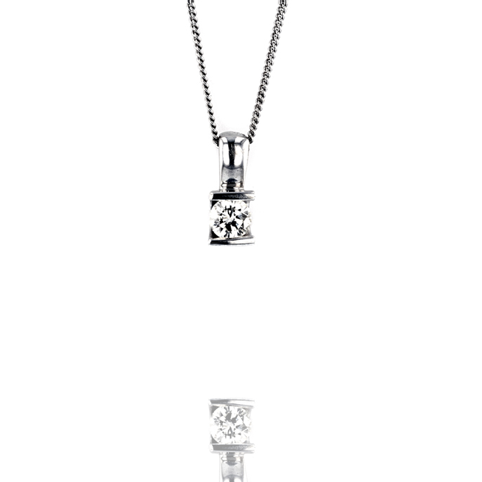 18ct White Gold Diamond Pendant