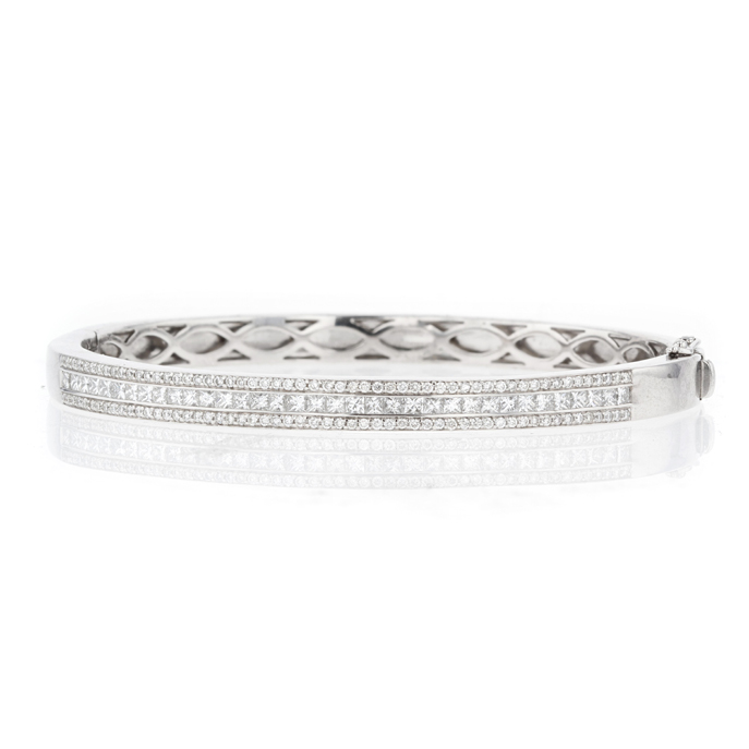 18ct White Gold Diamond Bangle - Image 2