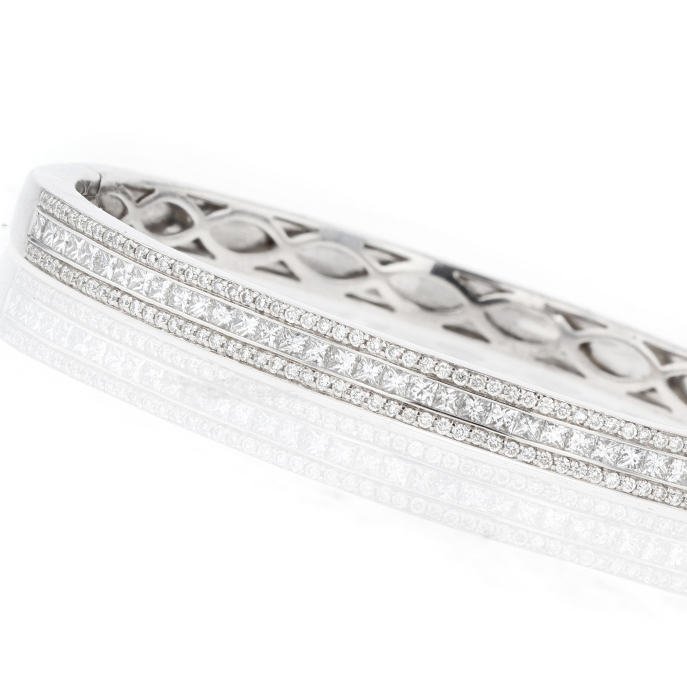 18ct White Gold Diamond Bangle - Image 3