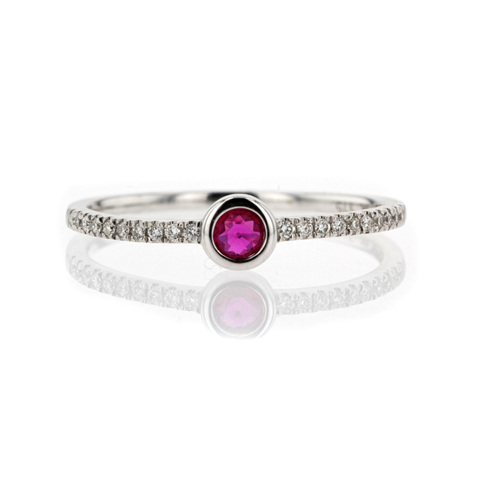 9ct White Gold Ruby Ring - Image 2