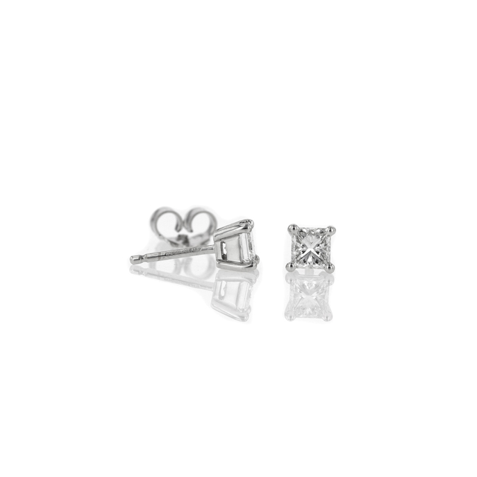 18ct White gold 0.50ct princess cut diamond stud earrings. - Image 2