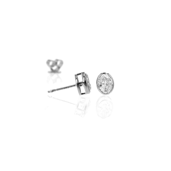 9ct White Gold 0.52ct Oval Lab Grown Stud Earrings. - Image 2
