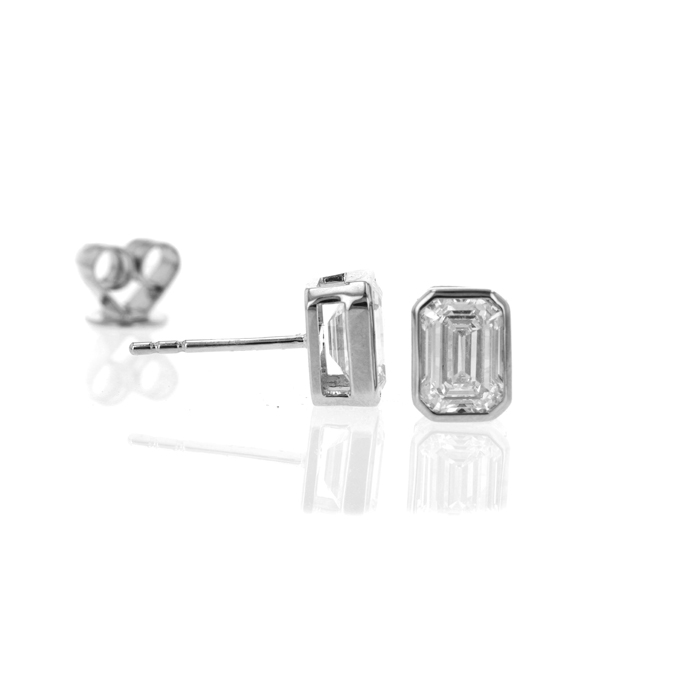 9ct White Gold 2.61ct Emerald cut Lab Grown Stud Earrings. - Image 2