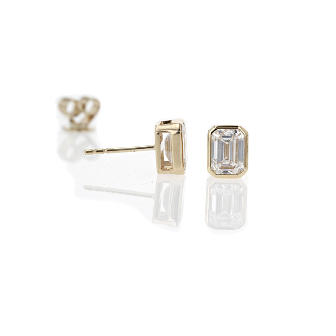 9ct Yellow Gold 2.03ct Emerald cut Lab Grown Stud Earrings. - Image 2