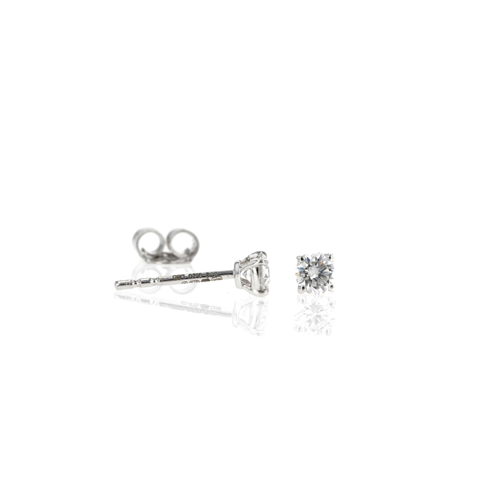 9ct White Gold 0.40ct Lab Diamond Earrings. - Image 2